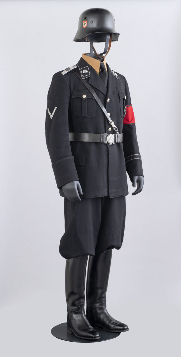 SS-Totenkopfverbände Uniform - Image 4