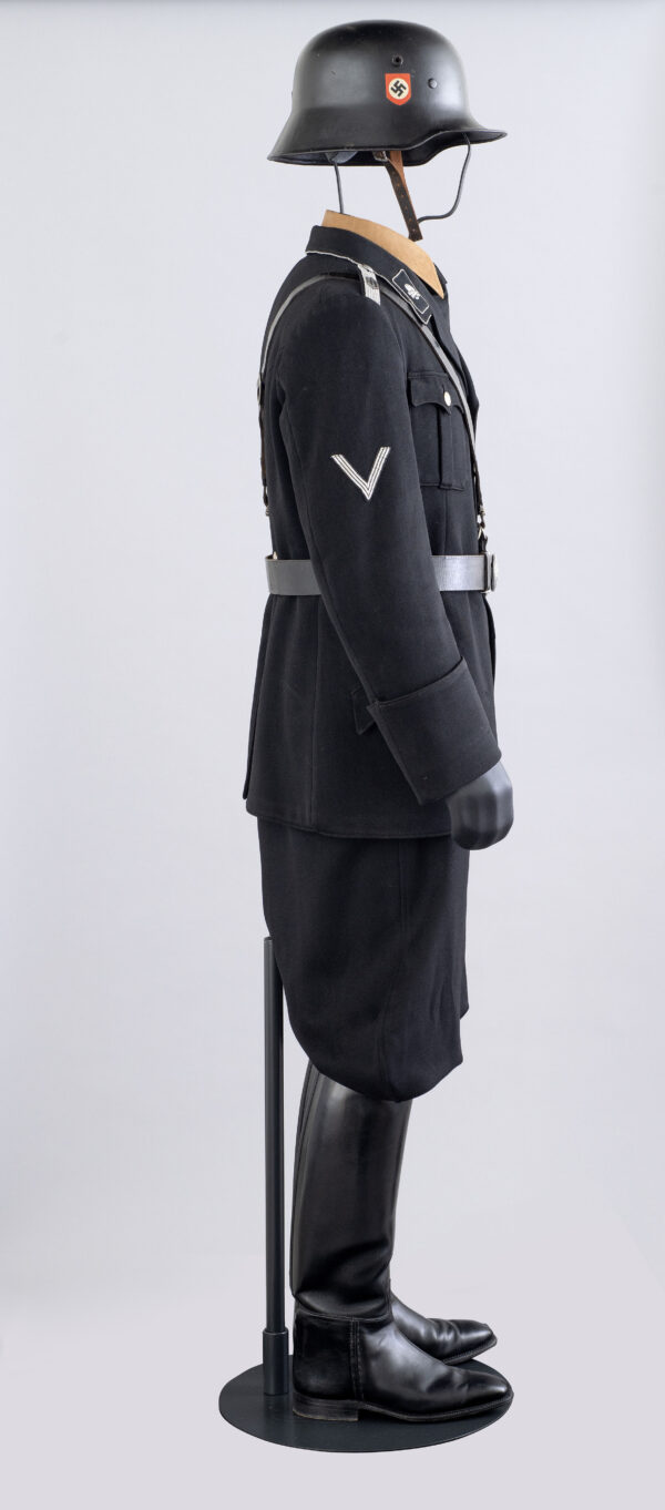 SS-Totenkopfverbände Uniform - Image 5