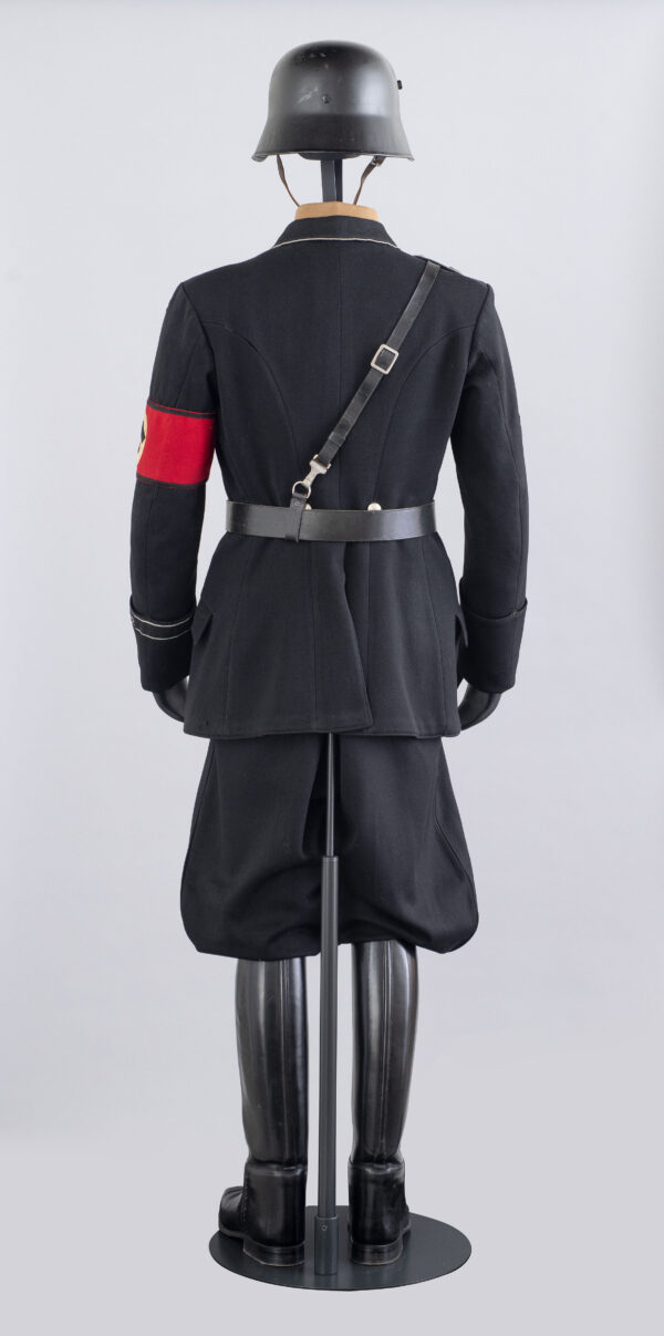 SS-Totenkopfverbände Uniform - Image 6