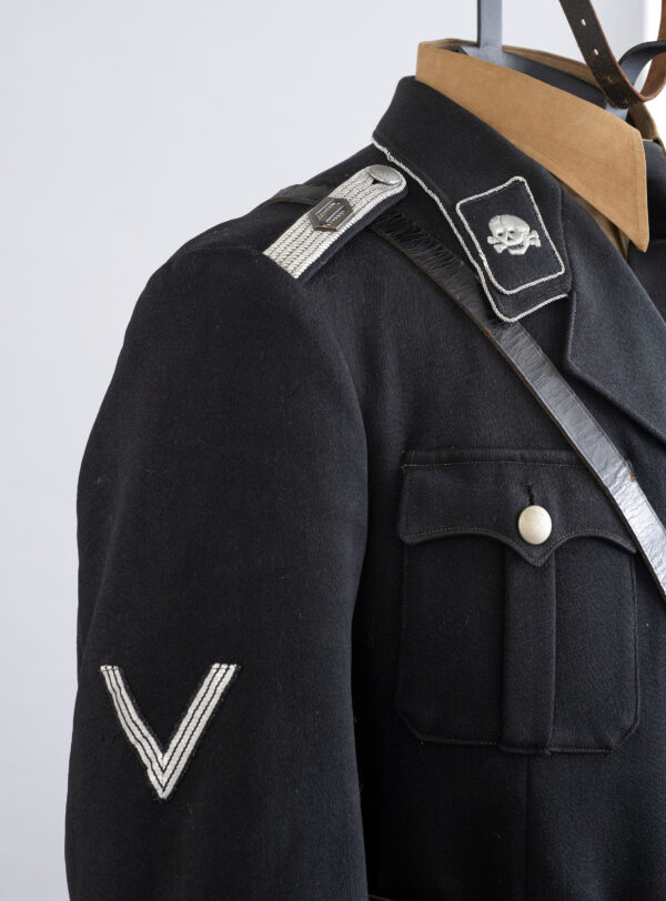 SS-Totenkopfverbände Uniform - Image 8